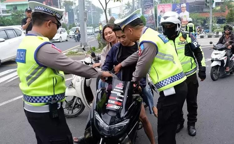 Korps Lalu Lintas (Korlantas) Polri menggelar Operasi Zebra 2025 serentak di seluruh Indonesia