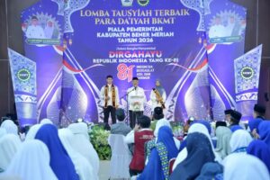 Wakil Bupati Bener Meriah Armia menutup lomba tausyiah da’iyah (BKMT). Foto / Ist.