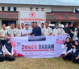 Foto bersama pegawai Rutan Kelas II B Bener Meriah dengan PMI. Foto / Ist