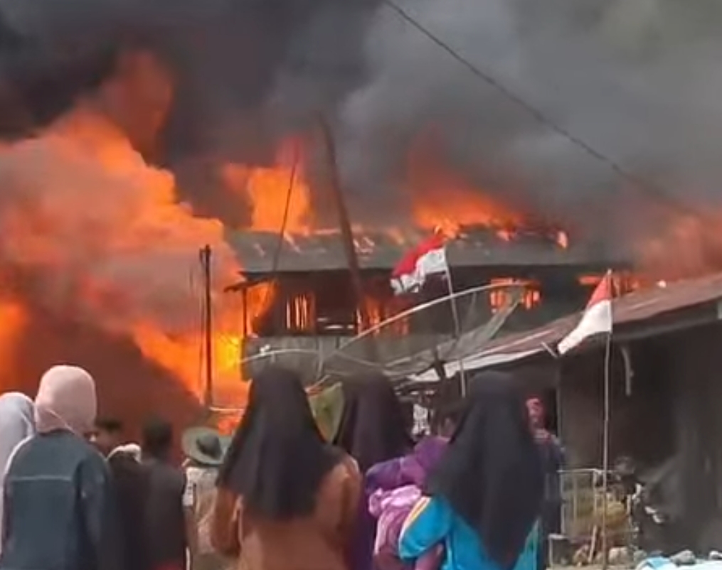 Saat kebakaran di Pasar Jagong Jeget, Aceh Tengah. Foto : Dok / Warga