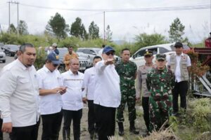 Bupati Bener Meriah, Tagore Abubakar saat mendampingi tim PRR. Foto / Ist